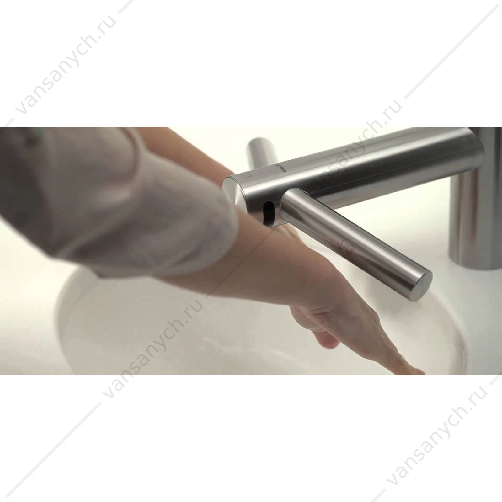 Сушилка для рук со смесителем для смешанной воды DYSON Airblade Wash+Dry WD 04 низкая